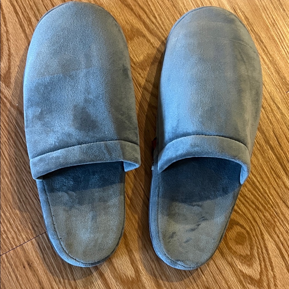 Men's Plush Slip-On Slippers in Light Gray